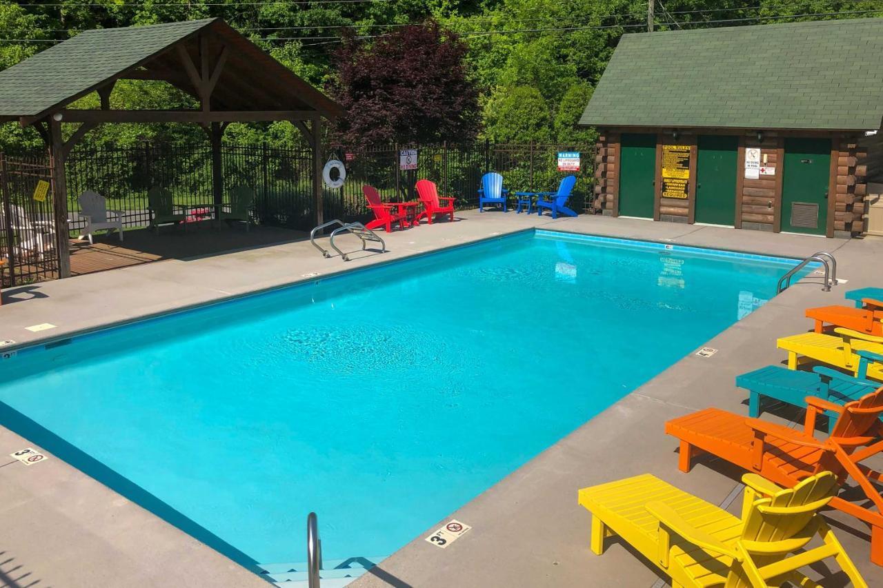 Inviting Sevierville Cabin With Deck And Hot Tub! Exterior foto
