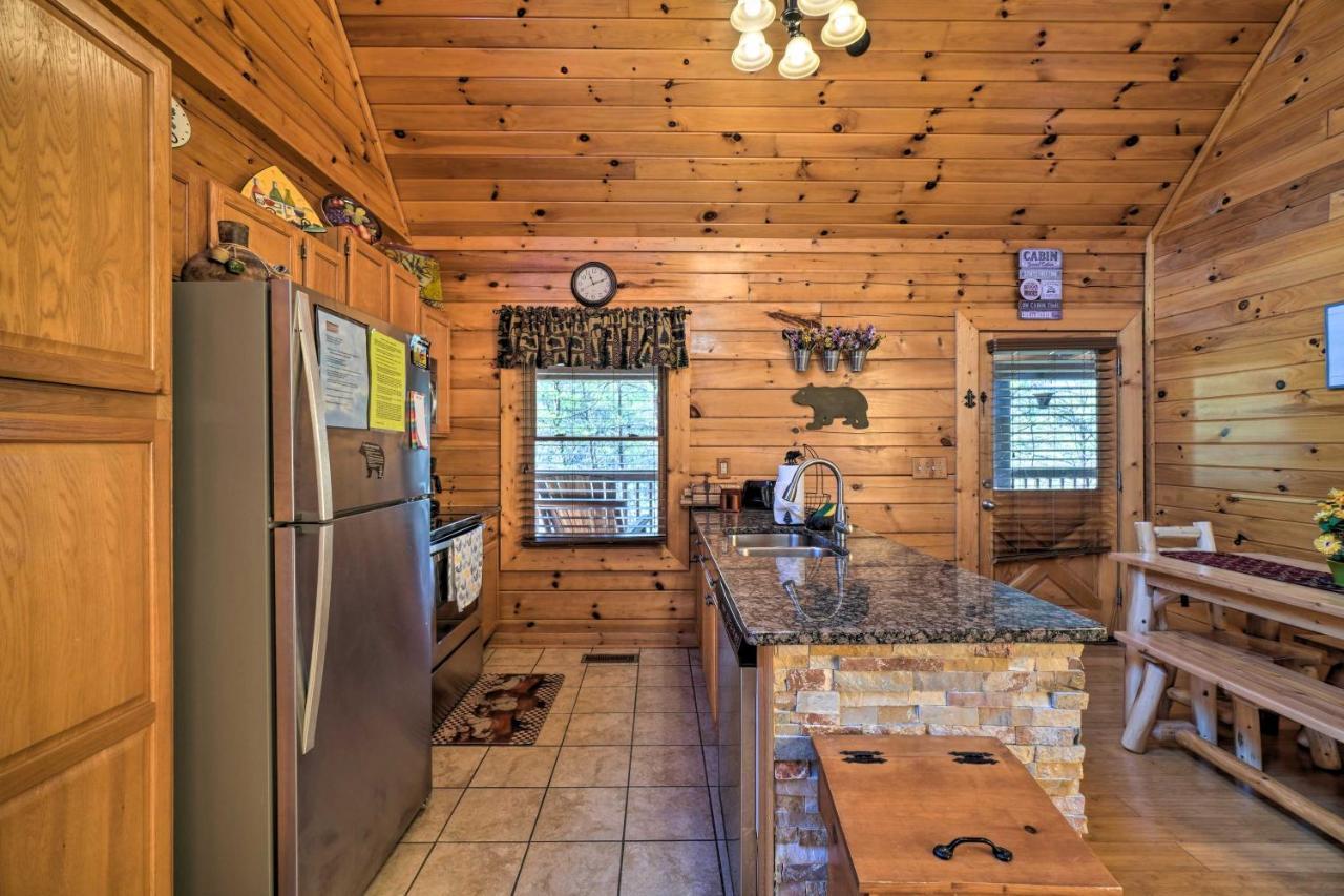 Inviting Sevierville Cabin With Deck And Hot Tub! Exterior foto
