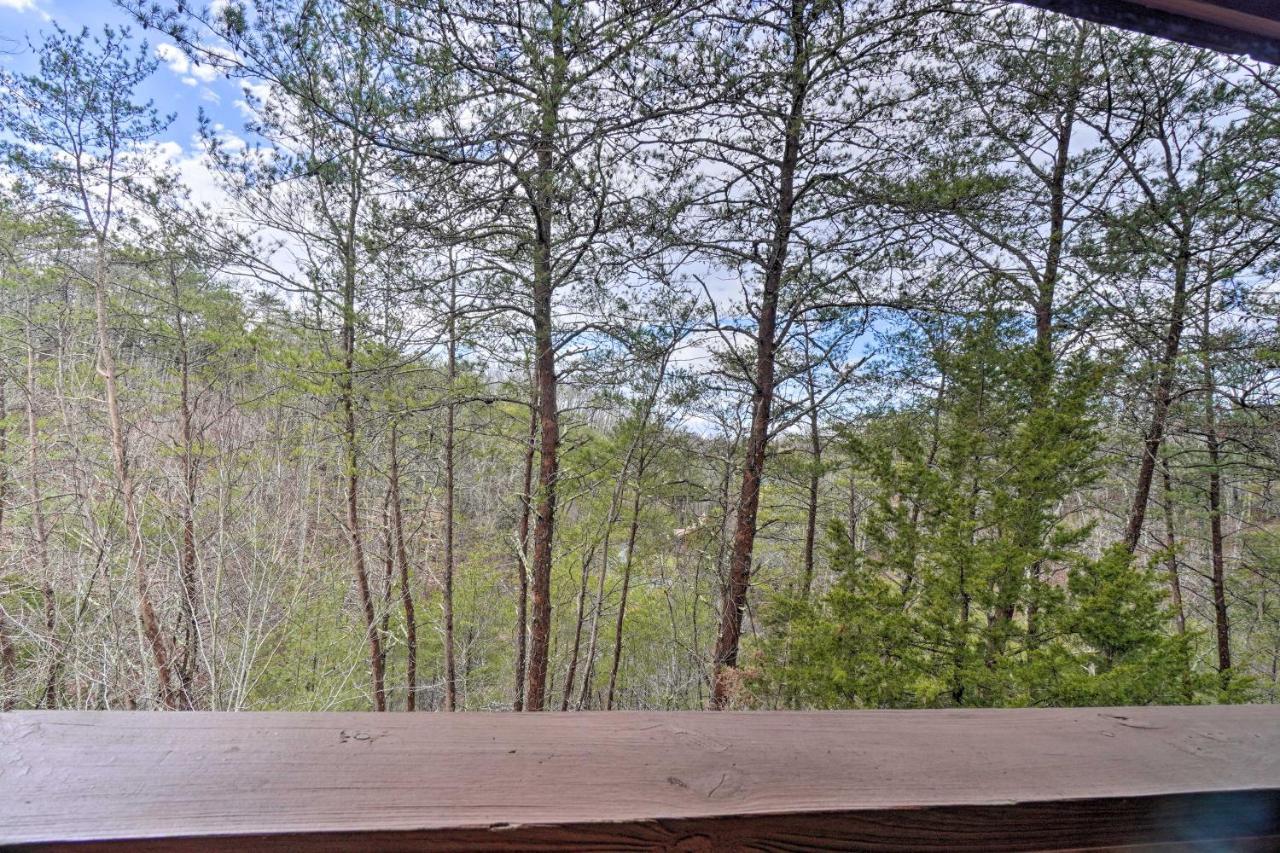 Inviting Sevierville Cabin With Deck And Hot Tub! Exterior foto