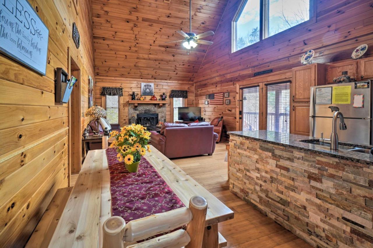 Inviting Sevierville Cabin With Deck And Hot Tub! Exterior foto