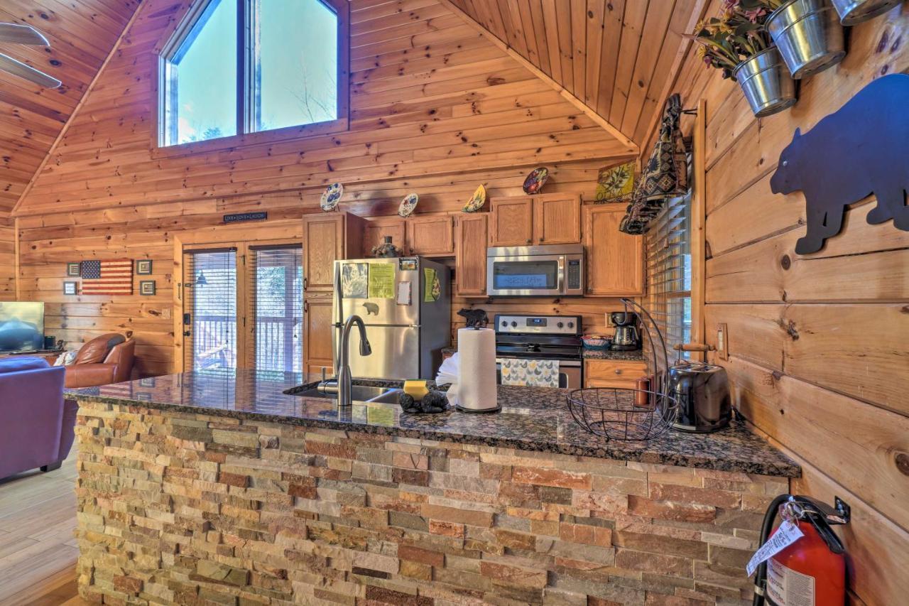 Inviting Sevierville Cabin With Deck And Hot Tub! Exterior foto